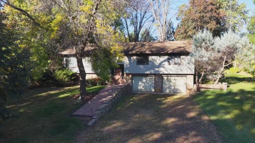 9270 Kiowa Trail, Chanhassen, MN 55317