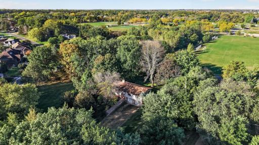 9270 Kiowa Trail, Chanhassen, MN 55317
