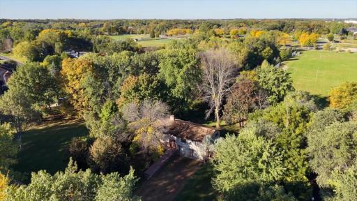 9270 Kiowa Trail, Chanhassen, MN 55317
