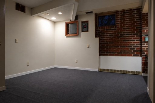 1595 Sandhurst Avenue E, Maplewood, MN 55109