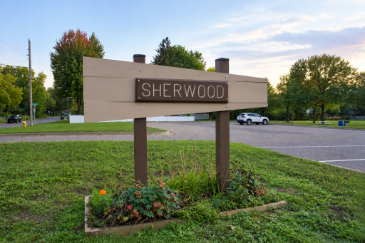 1595 Sandhurst Avenue E, Maplewood, MN 55109