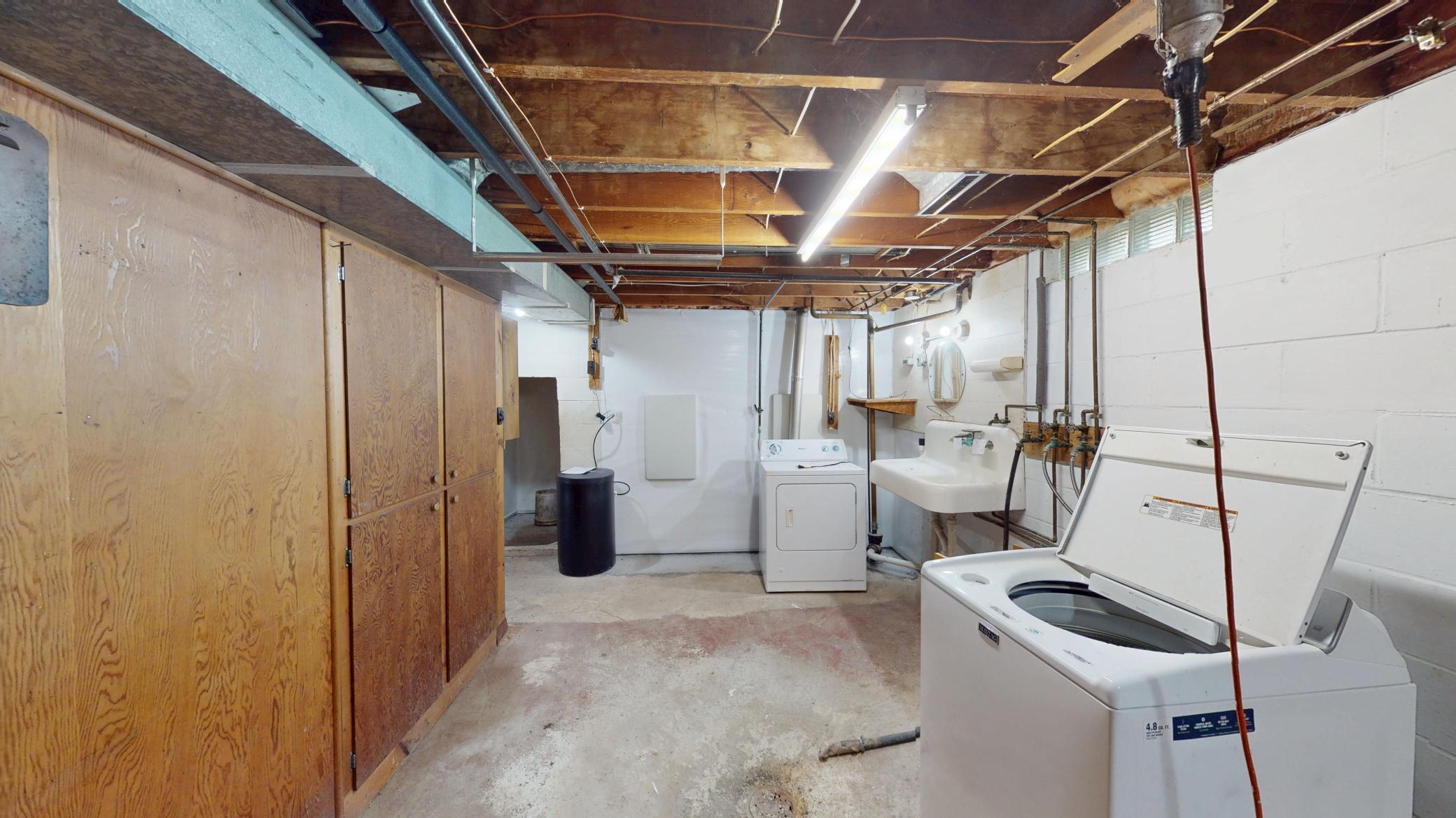 Laundry/storage