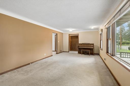 2267 Mohawk Road E, North Saint Paul, MN 55109