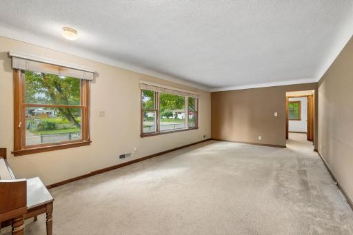 2267 Mohawk Road E, North Saint Paul, MN 55109