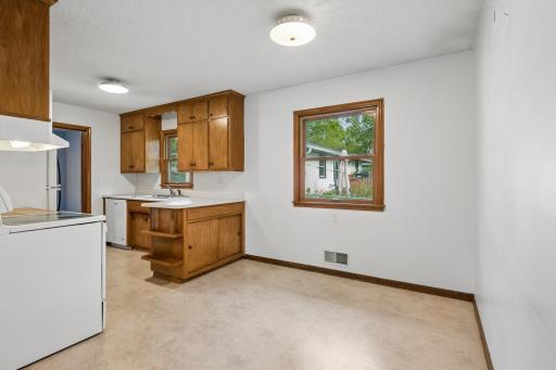 2267 Mohawk Road E, North Saint Paul, MN 55109