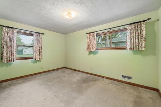 2267 Mohawk Road E, North Saint Paul, MN 55109