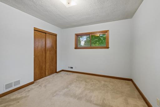 2267 Mohawk Road E, North Saint Paul, MN 55109