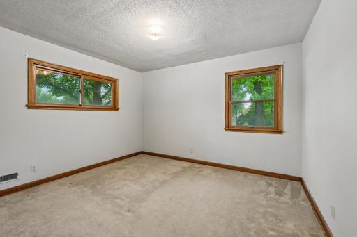 2267 Mohawk Road E, North Saint Paul, MN 55109