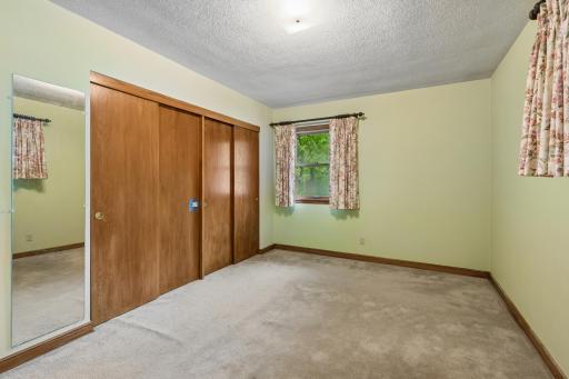2267 Mohawk Road E, North Saint Paul, MN 55109