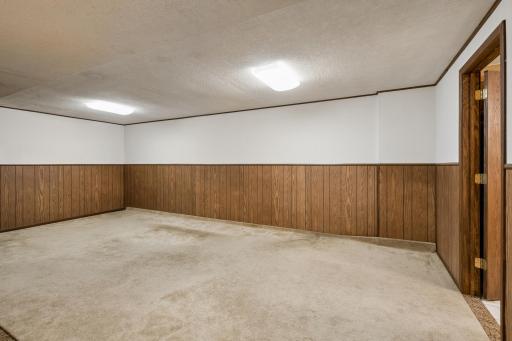 2267 Mohawk Road E, North Saint Paul, MN 55109
