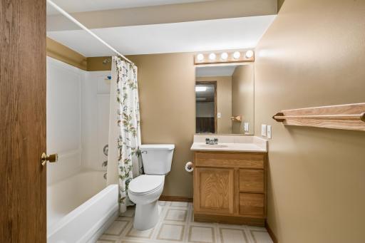 2267 Mohawk Road E, North Saint Paul, MN 55109