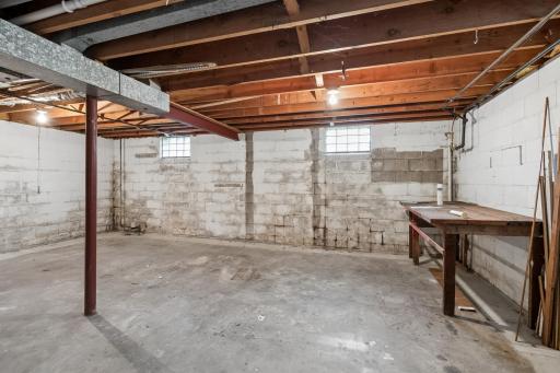 2267 Mohawk Road E, North Saint Paul, MN 55109