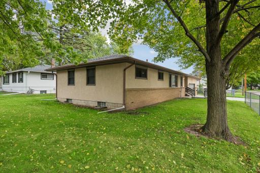 2267 Mohawk Road E, North Saint Paul, MN 55109