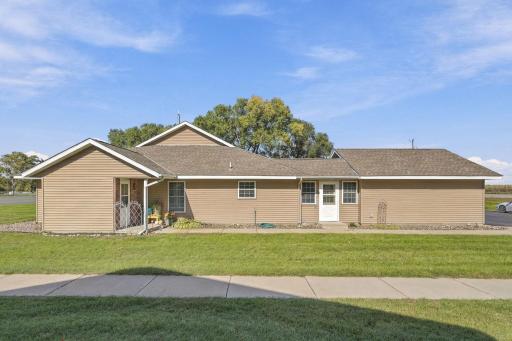 1-web-or-mls-40_Sunrise_Dr_Kimball_MN_55353_02000.jpg