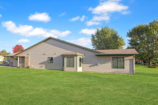 Spacious side yard-association maintained.