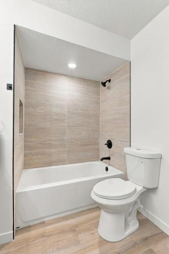 34-web-or-mls-1862 Fox Run-34.jpg