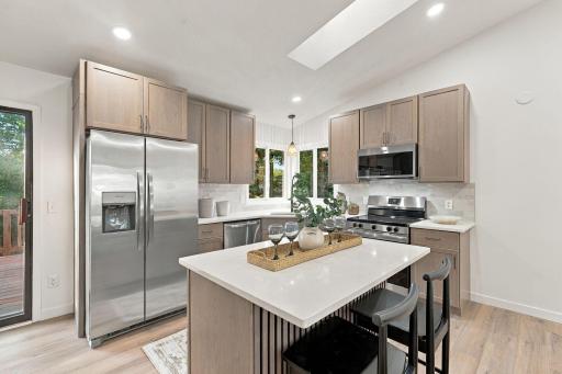 21-web-or-mls-1862 Fox Run-21.jpg