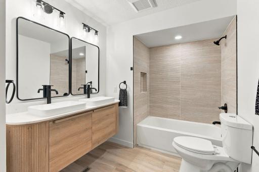32-web-or-mls-1862 Fox Run-32.jpg