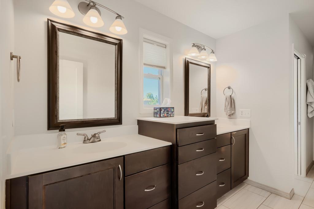 5915 Edgewater Dr - MLS Sized - 020 - 20 Primary Bathroom.jpg