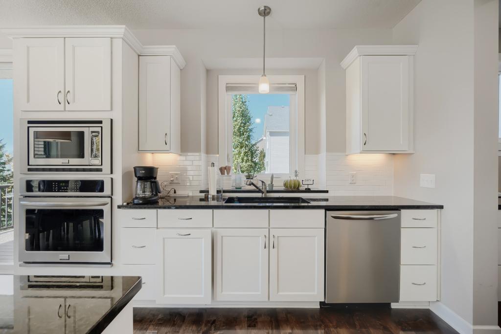 5915 Edgewater Dr - MLS Sized - 012 - 12 Kitchen.jpg