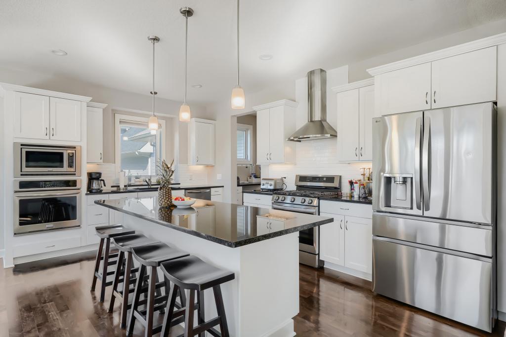 5915 Edgewater Dr - MLS Sized - 014 - 14 Breakfast Area.jpg
