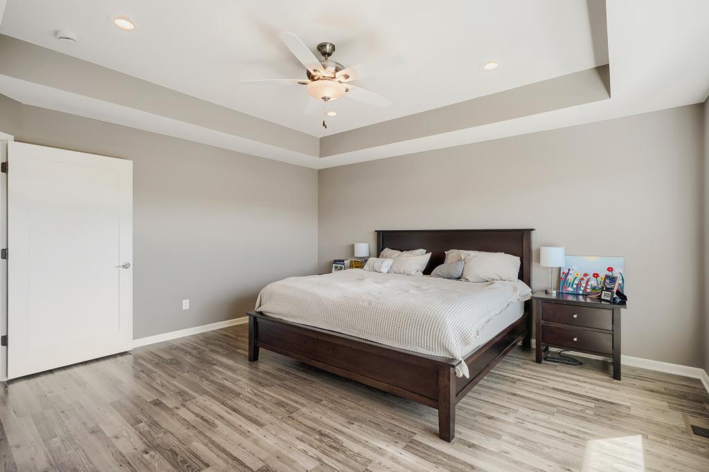 5915 Edgewater Dr - MLS Sized - 019 - 19 Primary Bedroom.jpg