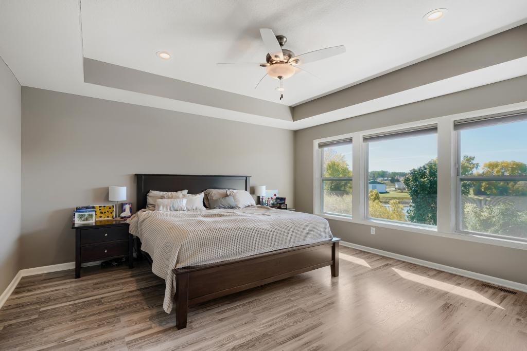 5915 Edgewater Dr - MLS Sized - 018 - 18 Primary Bedroom.jpg