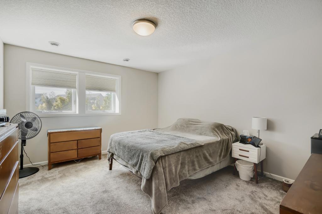 5915 Edgewater Dr - MLS Sized - 024 - 24 Bedroom.jpg