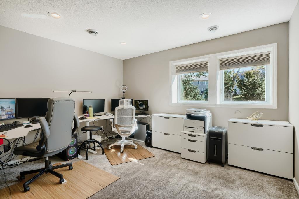5915 Edgewater Dr - MLS Sized - 025 - 25 Bedroom.jpg
