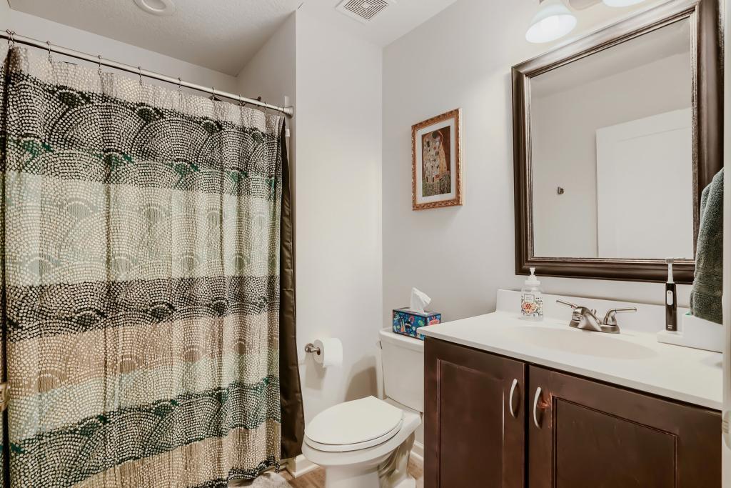 5915 Edgewater Dr - MLS Sized - 028 - 28 Bathroom.jpg