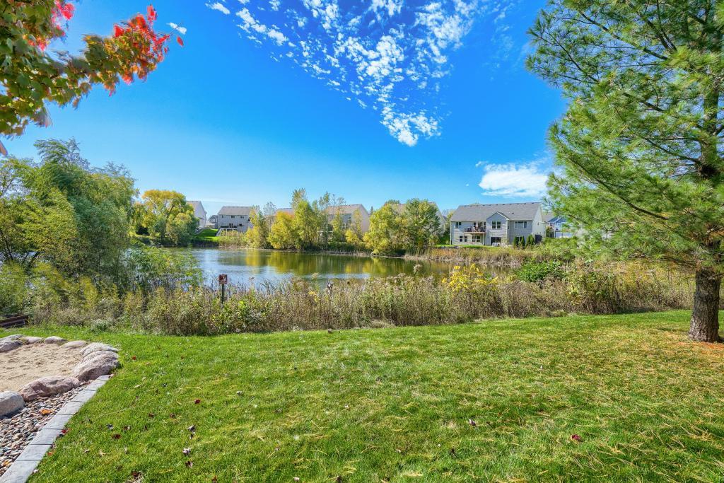 5915 Edgewater Dr - MLS Sized - 033 - 33 Views.jpg