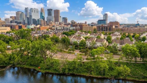 Live next to the river front, and steps from landmarks of the North Loop!