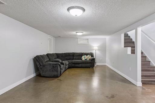 1913 Independence Avenue N, Golden Valley, MN 55427