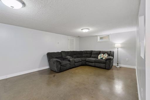 1913 Independence Avenue N, Golden Valley, MN 55427