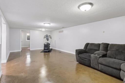 1913 Independence Avenue N, Golden Valley, MN 55427