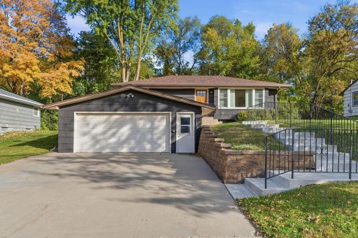443 Eldridge Avenue W, Roseville, MN 55113