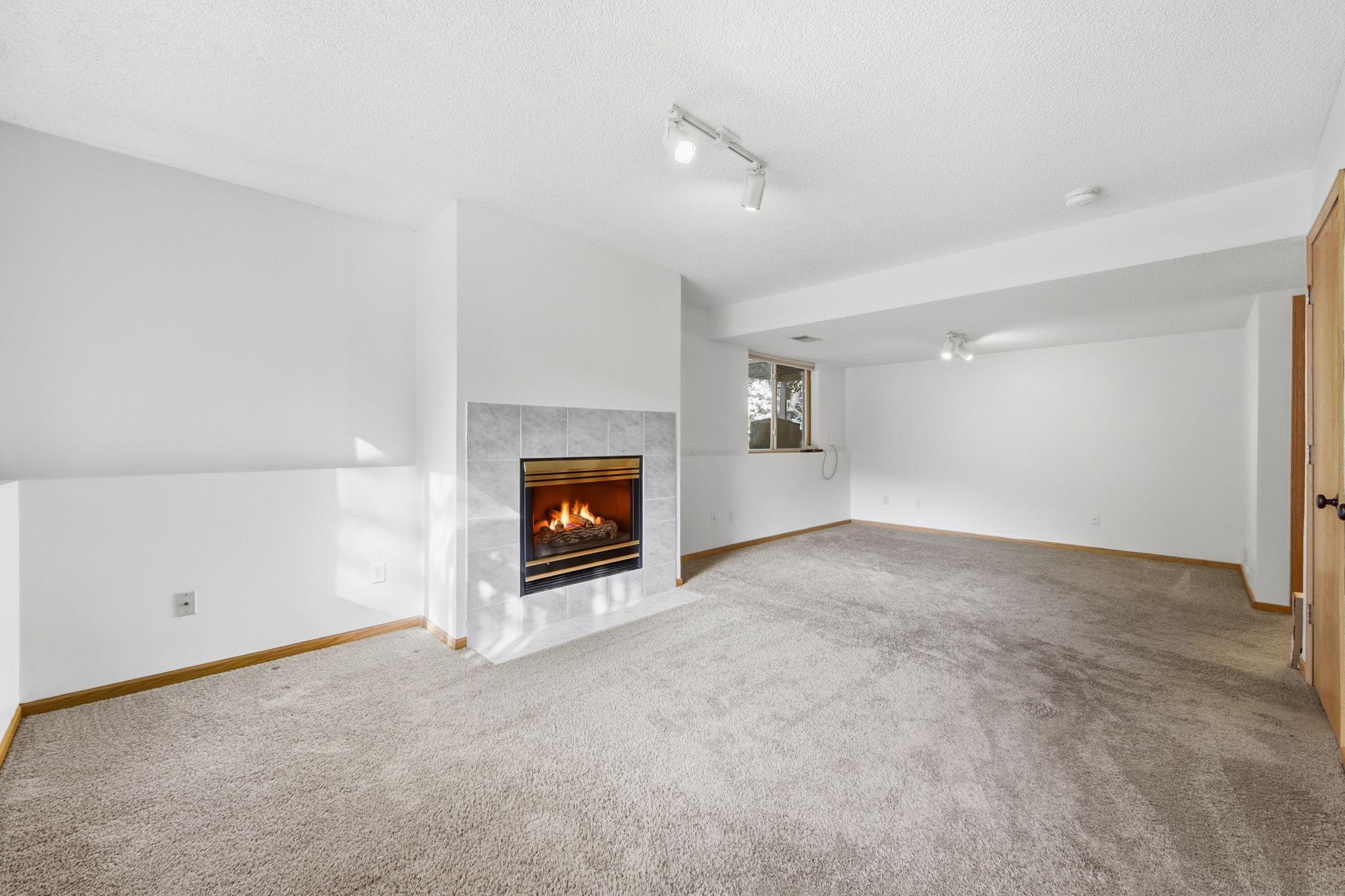 18-web-or-mls-14334_Heywood_Ave_Apple_Valley_MN_55124_0318.jpg