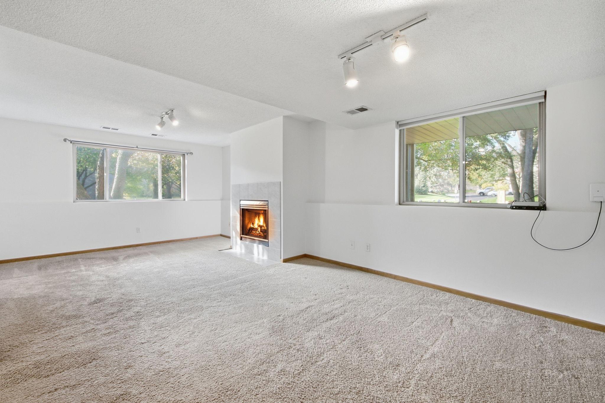 16-web-or-mls-14334_Heywood_Ave_Apple_Valley_MN_55124_0313.jpg
