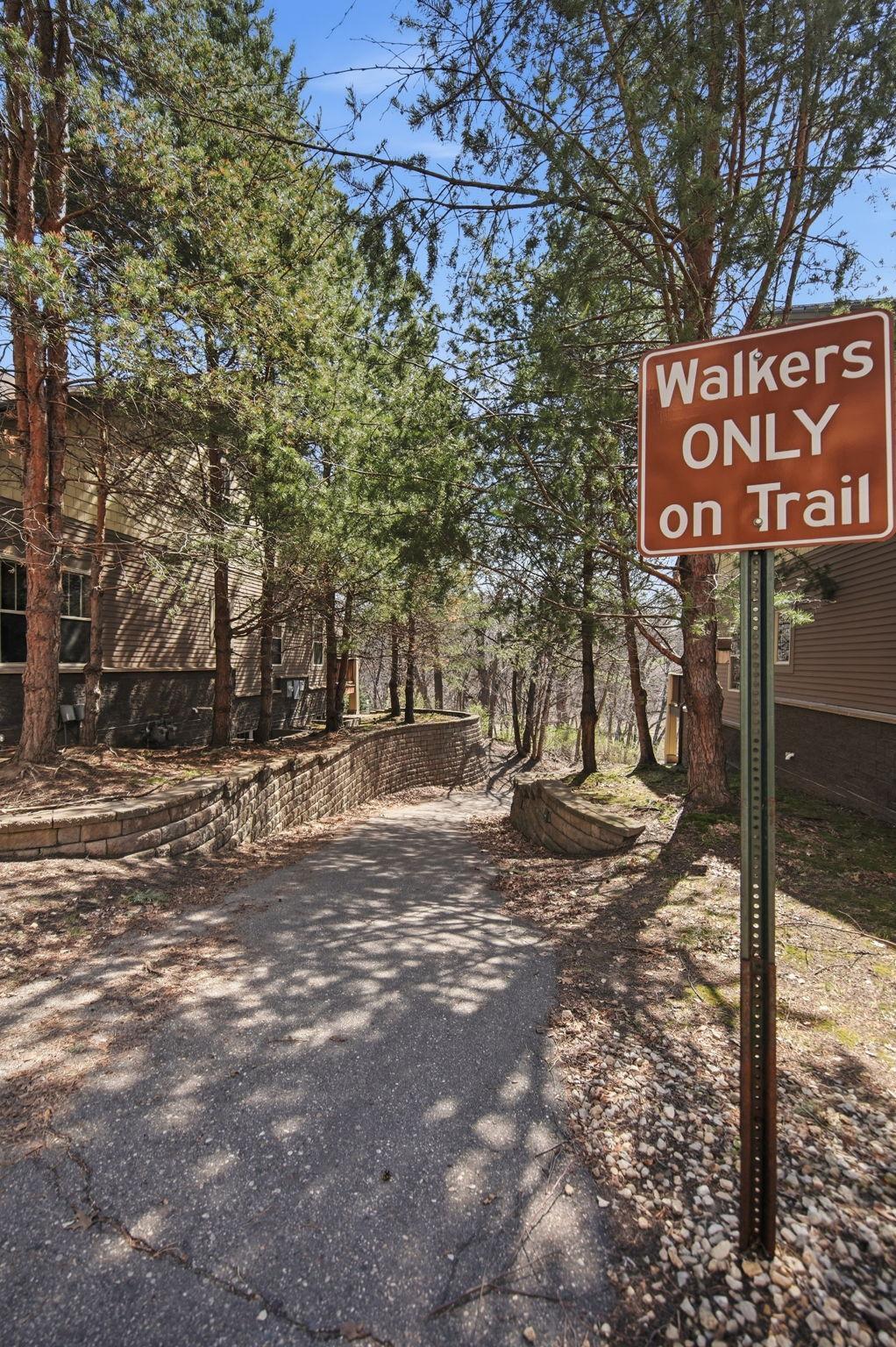 Walking trail to 9 Mile Creet