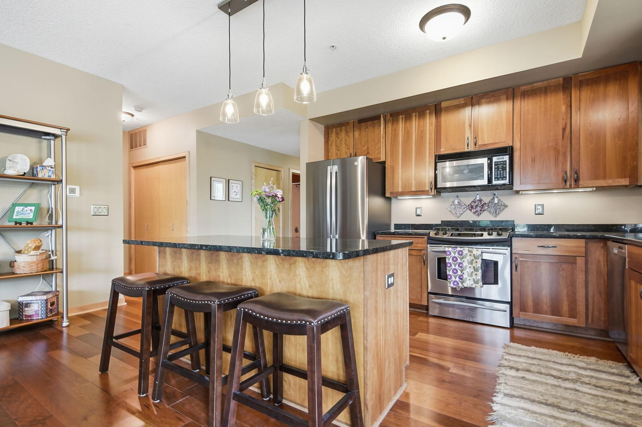 Kitchen/island