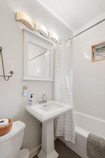 2410 35th Avenue S, Minneapolis, MN 55406