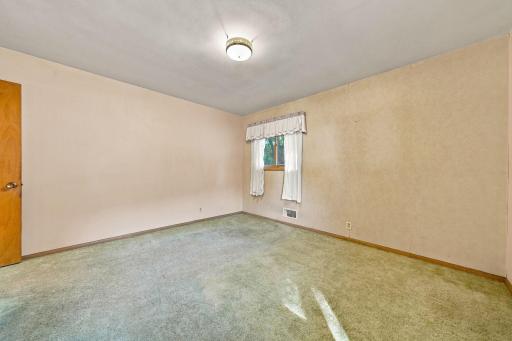 6131 Lee Avenue N, Brooklyn Center, MN 55429