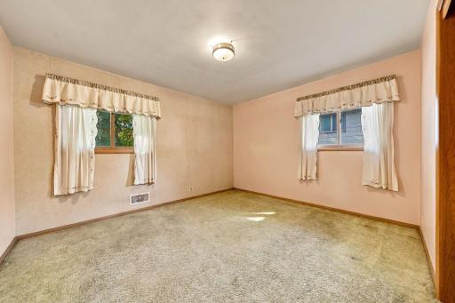 6131 Lee Avenue N, Brooklyn Center, MN 55429
