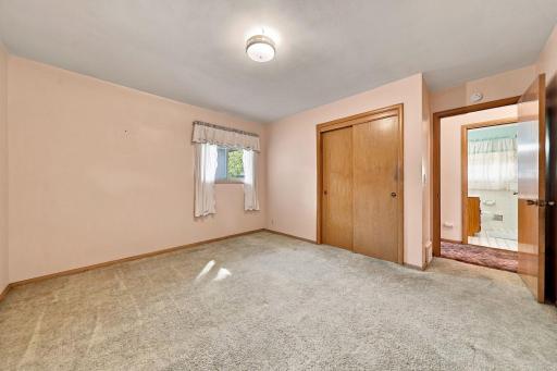 6131 Lee Avenue N, Brooklyn Center, MN 55429