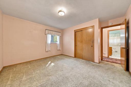6131 Lee Avenue N, Brooklyn Center, MN 55429