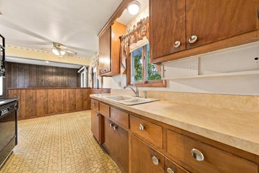 6131 Lee Avenue N, Brooklyn Center, MN 55429
