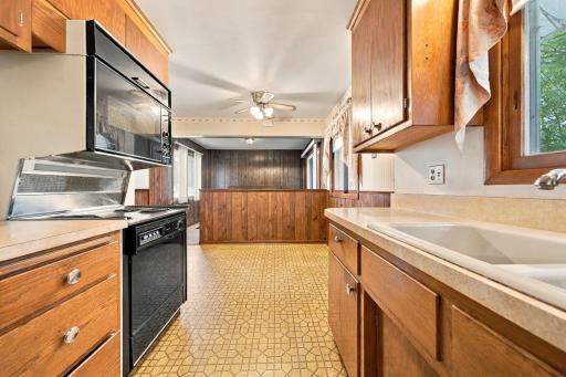6131 Lee Avenue N, Brooklyn Center, MN 55429