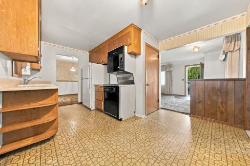 6131 Lee Avenue N, Brooklyn Center, MN 55429