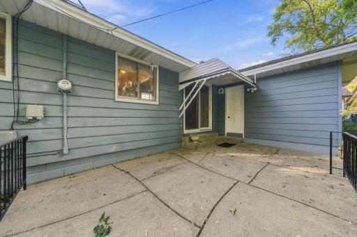 6131 Lee Avenue N, Brooklyn Center, MN 55429