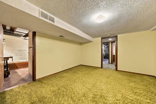 6131 Lee Avenue N, Brooklyn Center, MN 55429